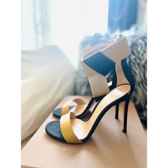 GIANVITO ROSSI Geisha Bicolor Sandal Sandal in Black/Gold 38 - Picture 5 of 13